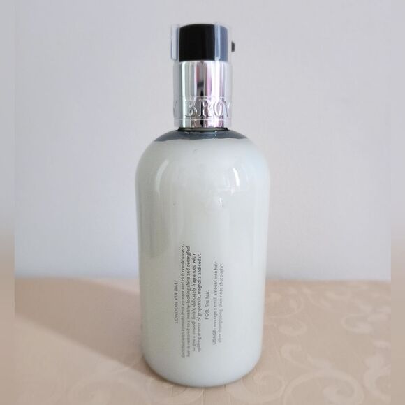 Molton Brown Volumizing Conditioner with Kumudu 300ml / 10 fl oz - Picture 3 of 3